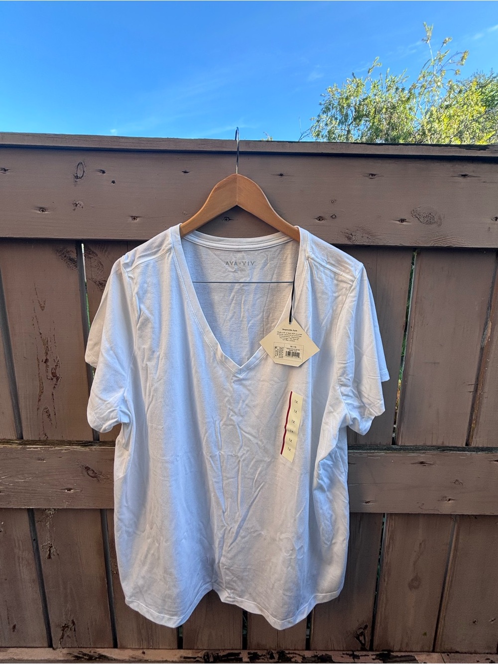 🎉NWT🎉 Women's Classic V-Neck Short Sleeve Tee in White
